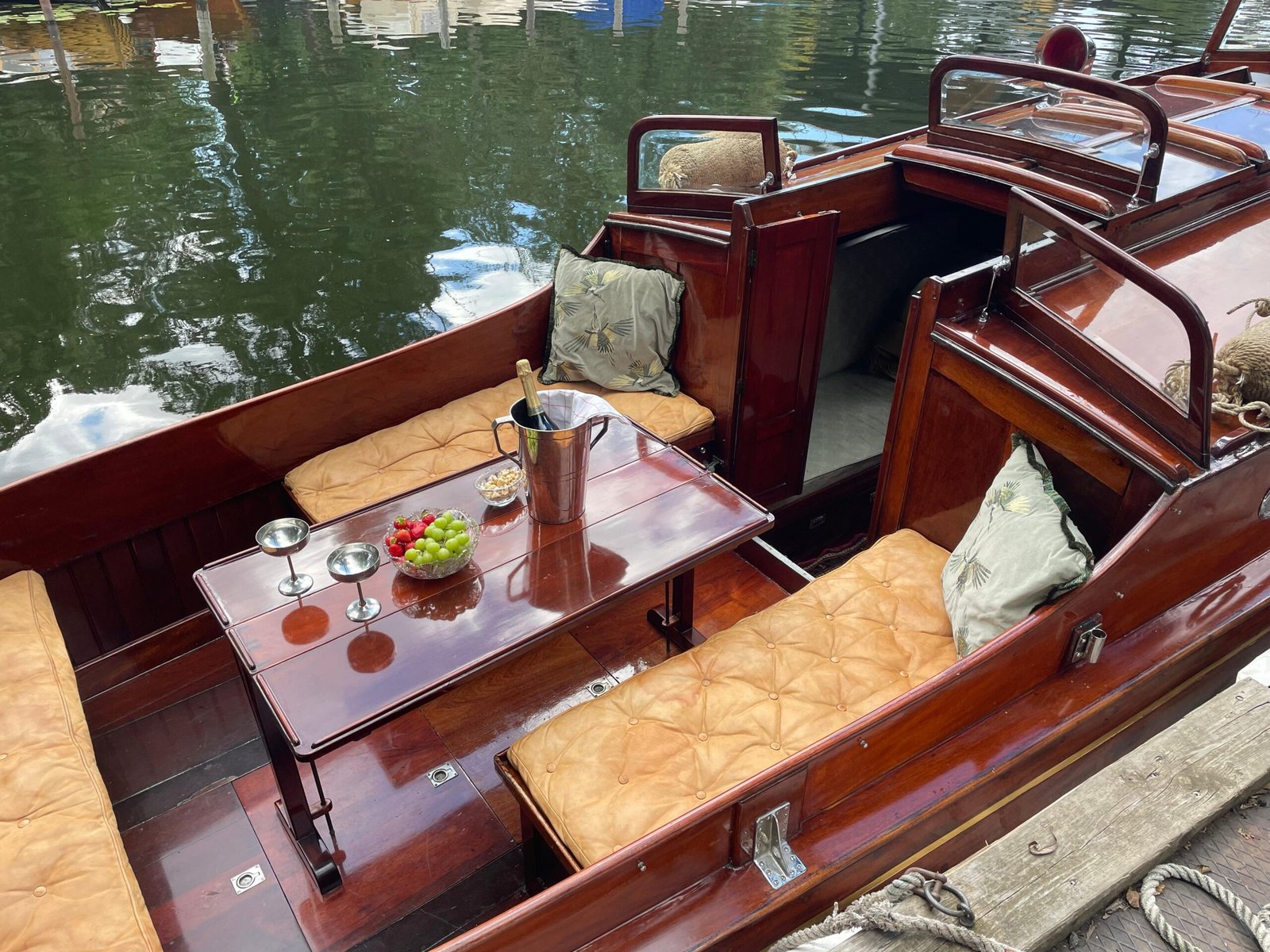 Pettersson 15 meter with Champagne sitting area
