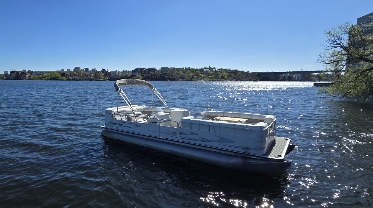 Pontoon Boat tour in Stockholm